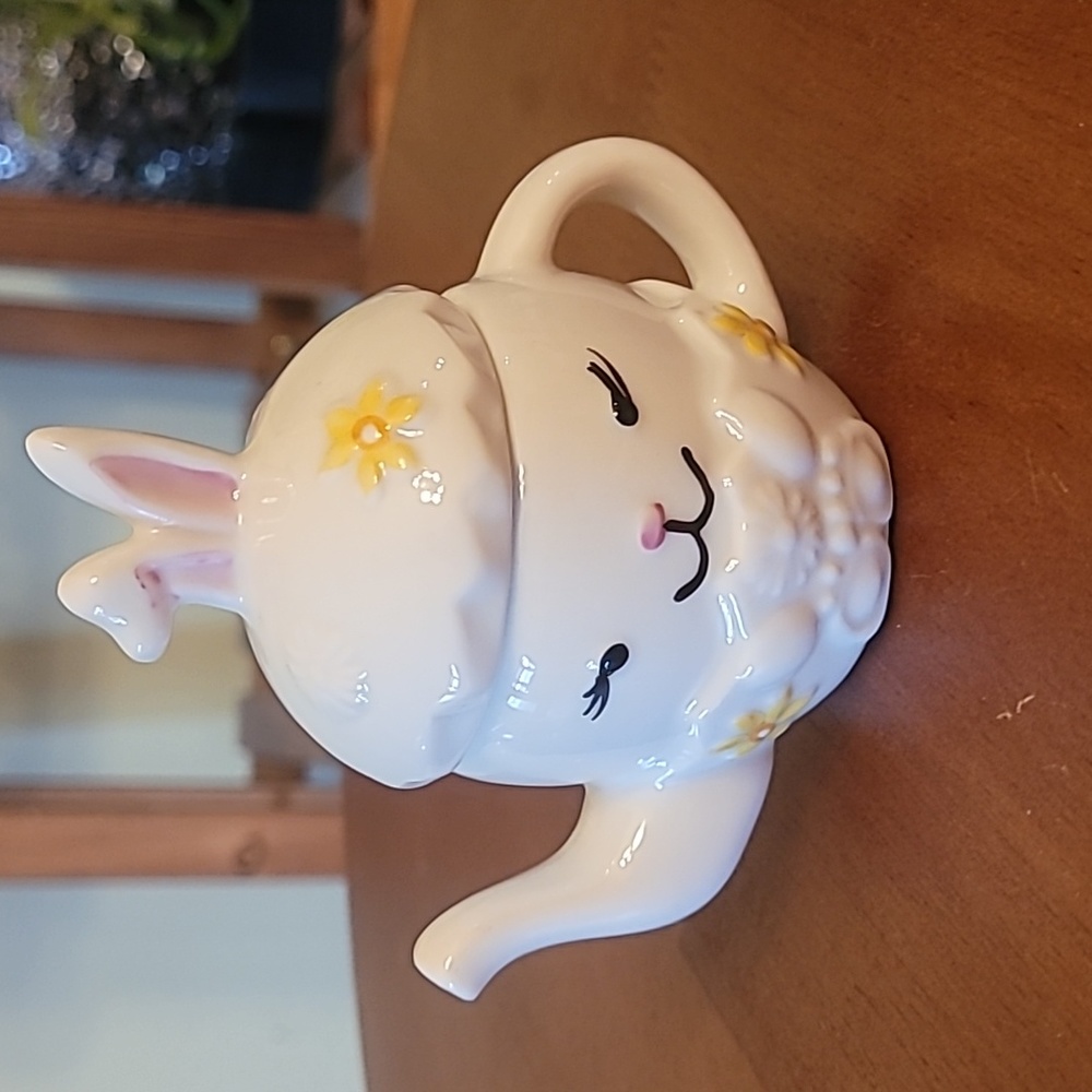 Beleek Ireland Pottery Mini Bunny Teapot